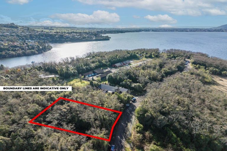 Photo of property in 72 Parawera Drive, Acacia Bay, Taupo, 3330