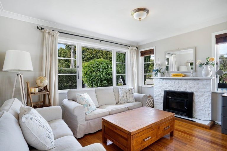 Photo of property in 17 Sackville Street, Martinborough, 5711