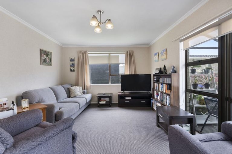 Photo of property in 5b Clemow Road, Fitzroy, New Plymouth, 4312