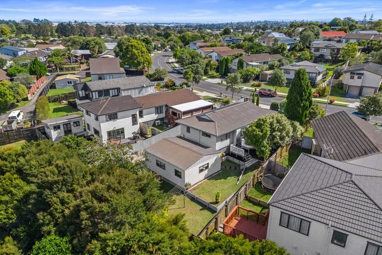 Photo of property in 37 Gosford Drive, Botany Downs, Auckland, 2010