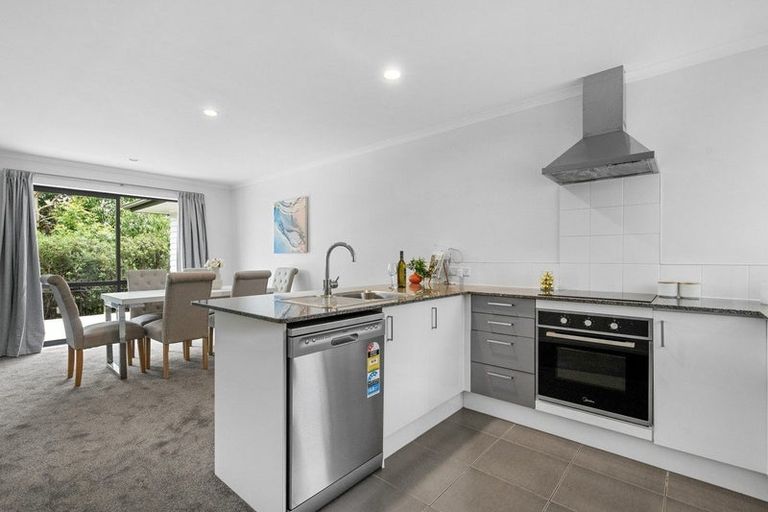 Photo of property in 59a Sungrove Rise, Sunnyvale, Auckland, 0612