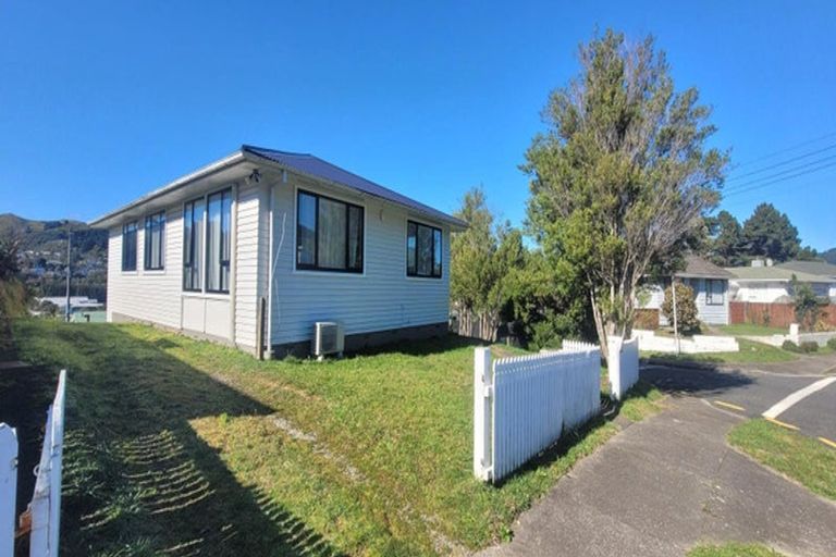 Photo of property in 54 Davidson Crescent, Tawa, Wellington, 5028