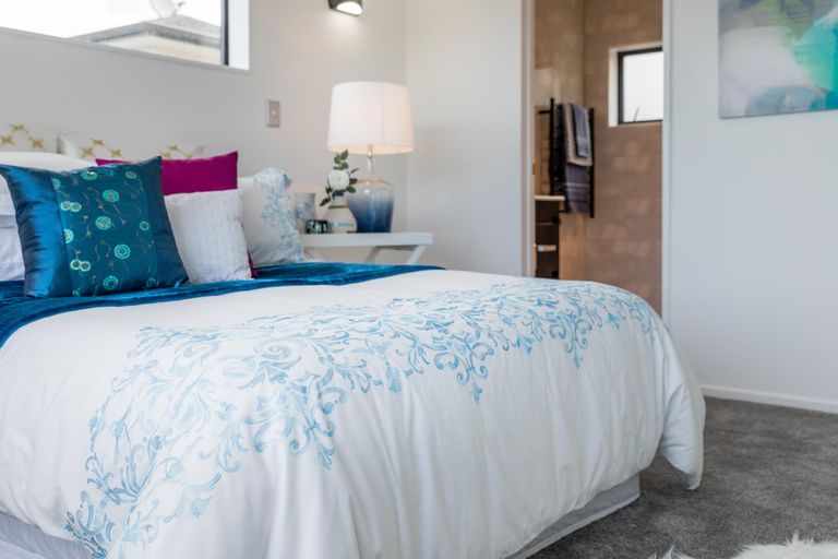 Photo of property in 14 San Casello Rise, Henderson, Auckland, 0612