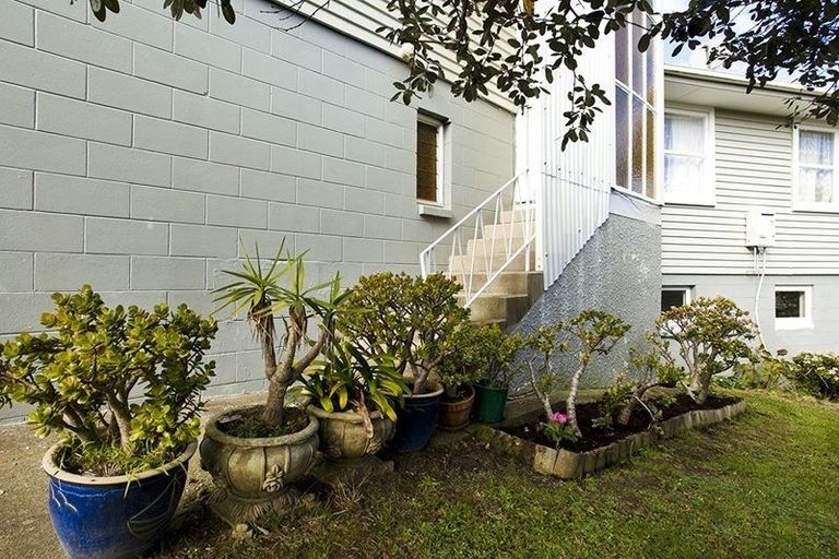 Photo of property in 1/12 Bond Crescent, Forrest Hill, Auckland, 0620