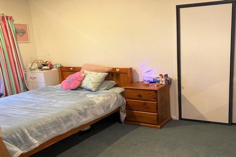 Photo of property in 22 Welsford Street, Woodend, 7610