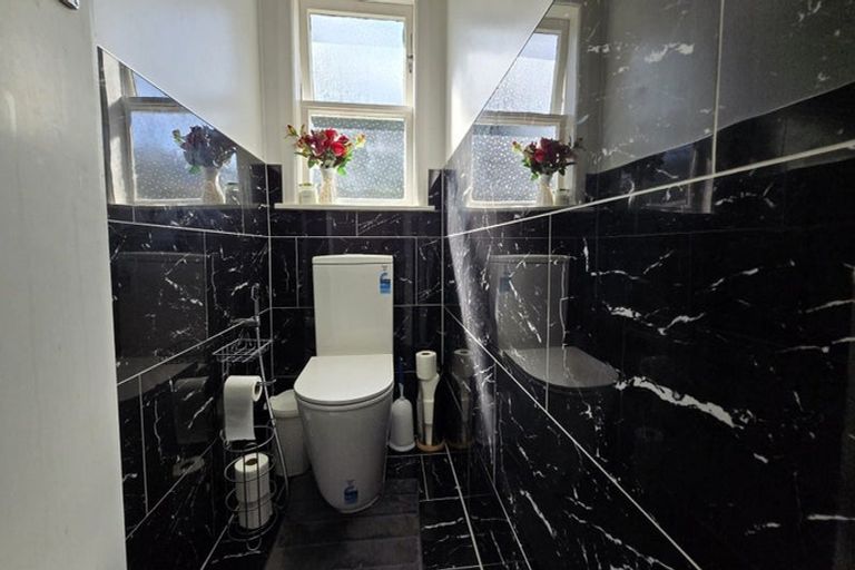 Photo of property in 195 Stokes Valley Road, Stokes Valley, Lower Hutt, 5019