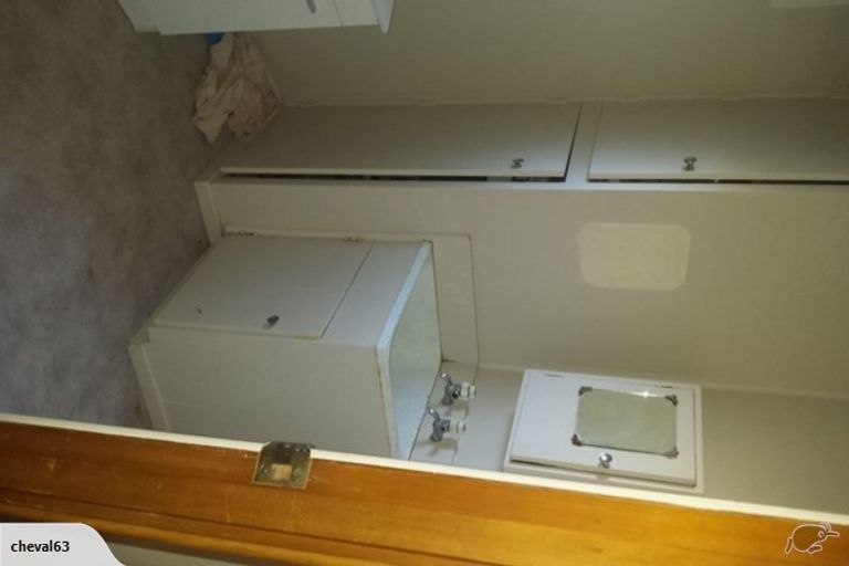 Photo of property in 18 Barron Drive, Green Bay, Auckland, 0604