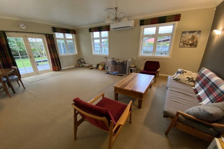 Photo of property in 27 Pahiatua Street, Hokowhitu, Palmerston North, 4410