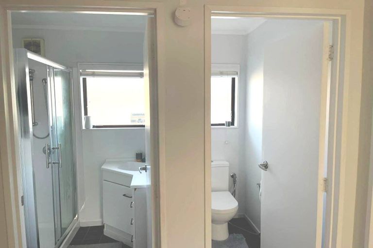 Photo of property in 1/38 Kaipatiki Road, Glenfield, Auckland, 0629