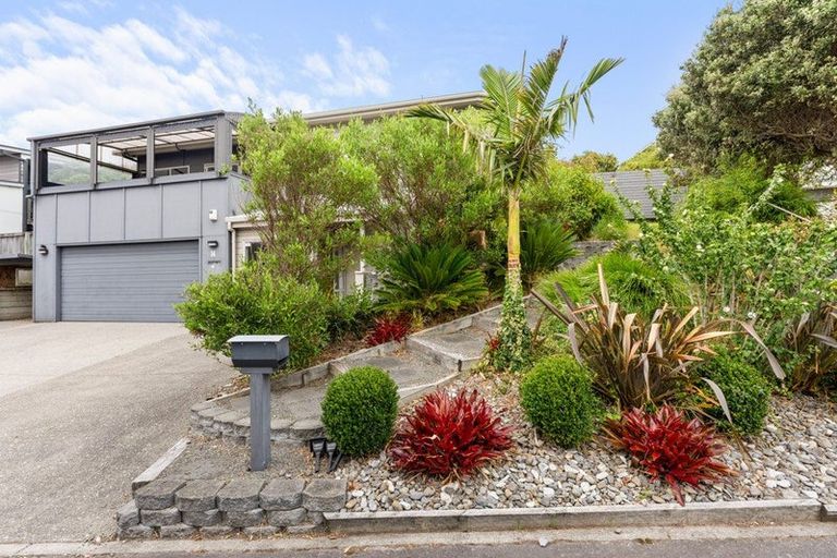 Photo of property in 14 Charlotte Way, Raumati South, Paraparaumu, 5032
