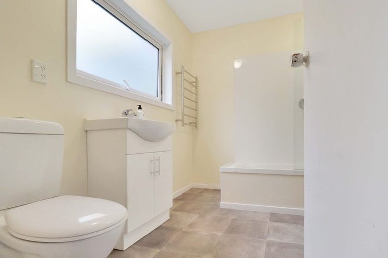 Photo of property in 2/72 Homebush Road, Khandallah, Wellington, 6035