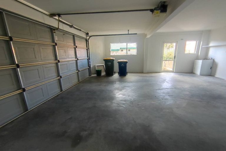 Photo of property in 18a Jacanas Place, Unsworth Heights, Auckland, 0632