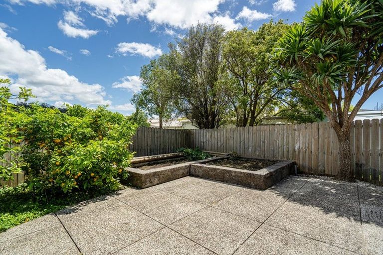 Photo of property in 3/8 Crewe Close, Albany, Auckland, 0632