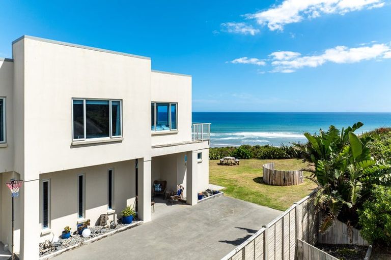 Photo of property in 20 Coates Avenue, Baylys Beach, Dargaville, 0377