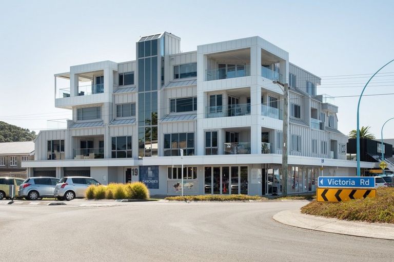 Photo of property in 2/19 Victoria Road, Mount Maunganui, 3116