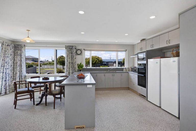 Photo of property in 8 Mahoe Street, Strandon, New Plymouth, 4312