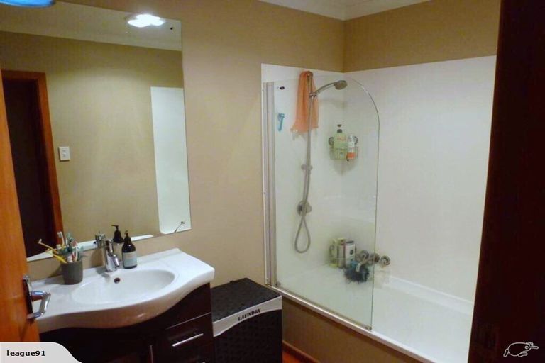 Photo of property in 124 Ruamahanga Crescent, Terrace End, Palmerston North, 4410