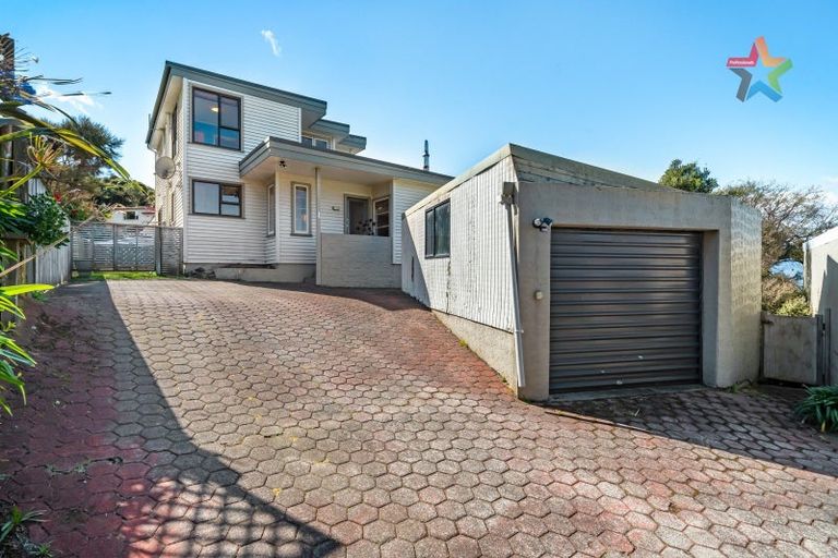 Photo of property in 4 Akatea Road, Korokoro, Lower Hutt, 5012