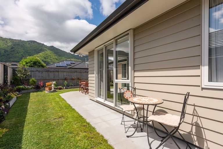 Photo of property in 15 Tapuhikura Street, Waikanae, 5036