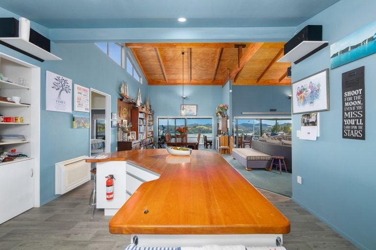 Photo of property in 104 Te Wahapu Road, Russell, 0272