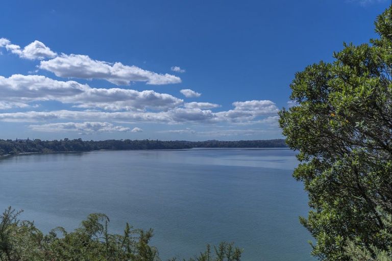 Photo of property in 15 Opou Road, Titirangi, Auckland, 0604