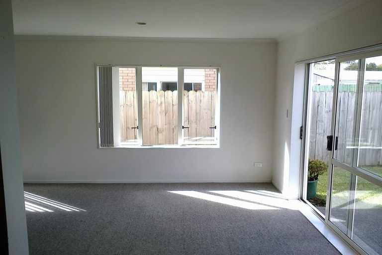 Photo of property in 36 Brashier Circle, Sunnyvale, Auckland, 0612