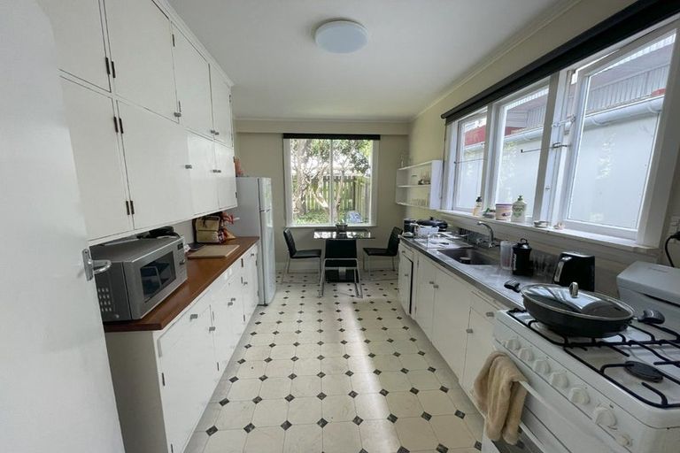 Photo of property in 102 Tinakori Road, Thorndon, Wellington, 6011