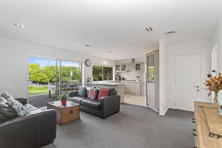 Photo of property in 13 Gilford Place, East Tamaki Heights, Auckland, 2016