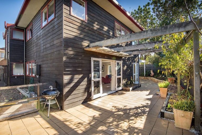 Photo of property in 8a Wicklow Road, Narrow Neck, Auckland, 0622