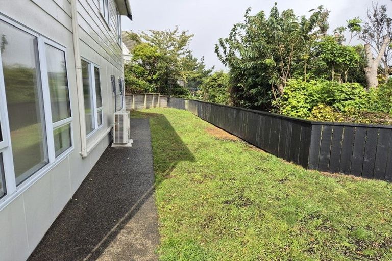 Photo of property in 22 Dominica Crescent, Grenada Village, Wellington, 6037