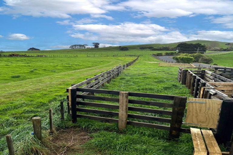 Photo of property in 71 Puketutu Road, Bombay, 2472