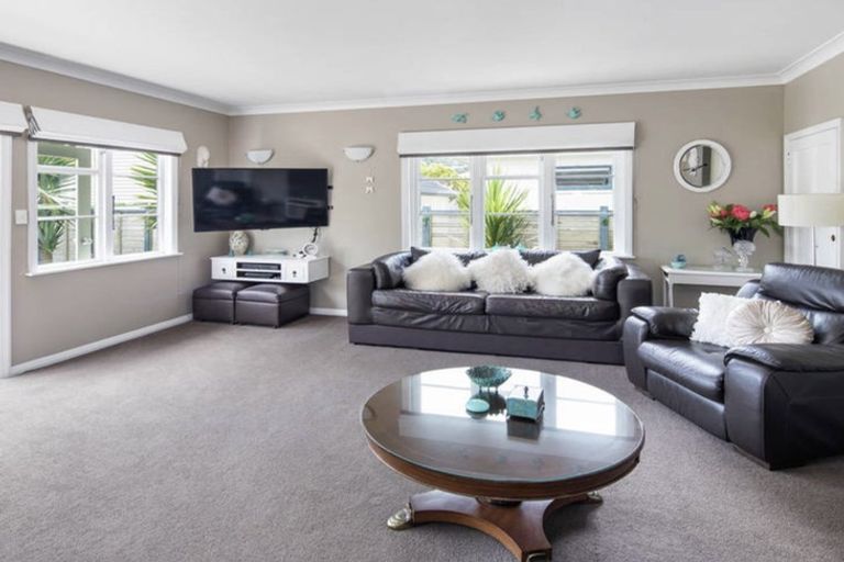 Photo of property in 5 Kinghorne Street, Strathmore Park, Wellington, 6022