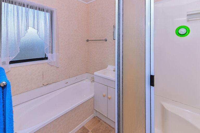 Photo of property in 84 Sykes Road, Weymouth, Auckland, 2103