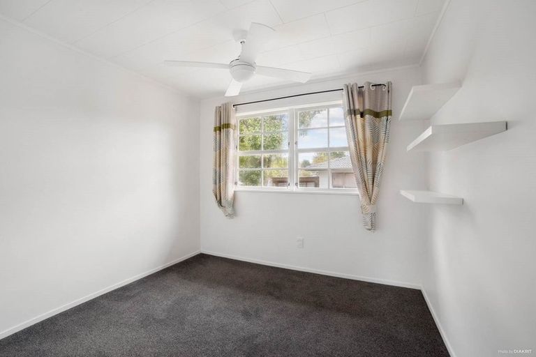 Photo of property in 32 Spinella Drive, Bayview, Auckland, 0629