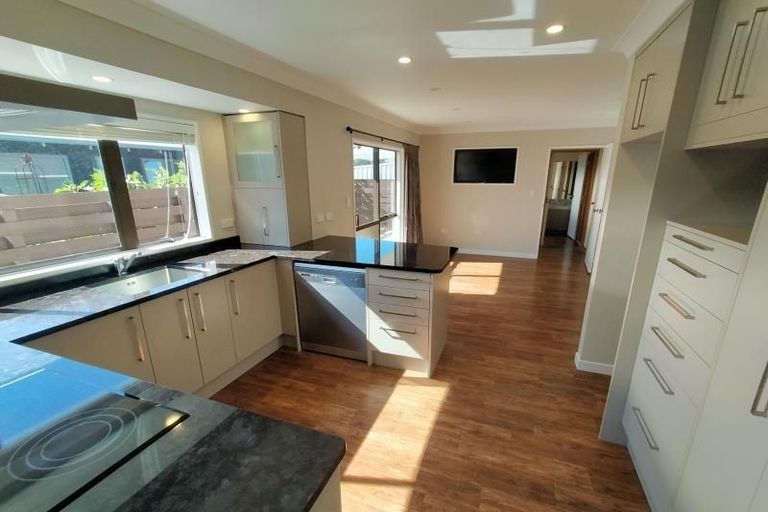 Photo of property in 99a Atawhai Road, Fitzherbert, Palmerston North, 4410