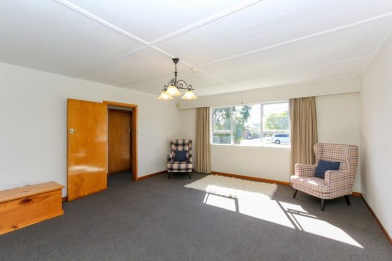 Photo of property in 11 Truby King Street, Merrilands, New Plymouth, 4312