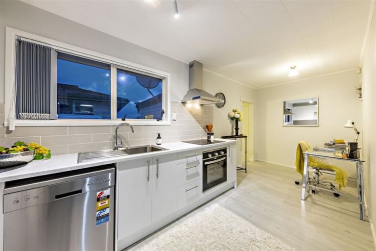 Photo of property in 21 Leaver Place, Weymouth, Auckland, 2103