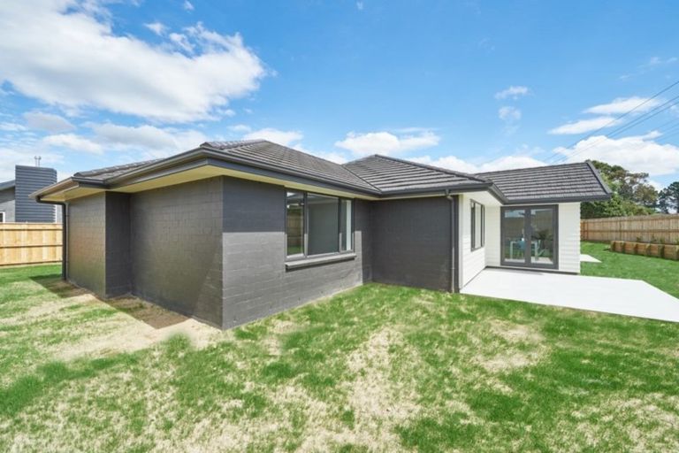 Photo of property in 115 Johnstone Drive, Fitzherbert, Palmerston North, 4410