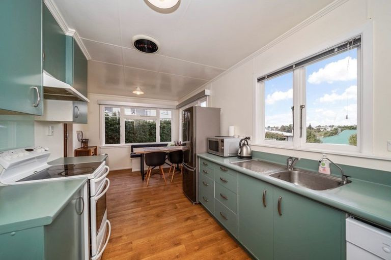 Photo of property in 26 Stuart Place, Blagdon, New Plymouth, 4310