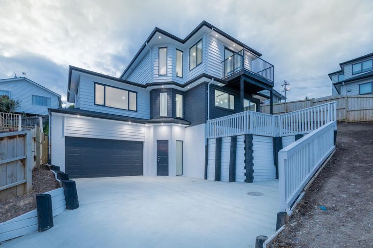 Photo of property in 14 San Casello Rise, Henderson, Auckland, 0612