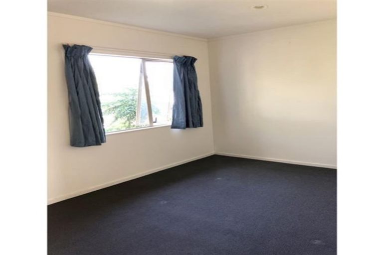 Photo of property in 15 Lockington Avenue, Henderson, Auckland, 0612