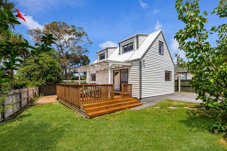 Photo of property in 2/12 Neil Avenue, Te Atatu Peninsula, Auckland, 0610