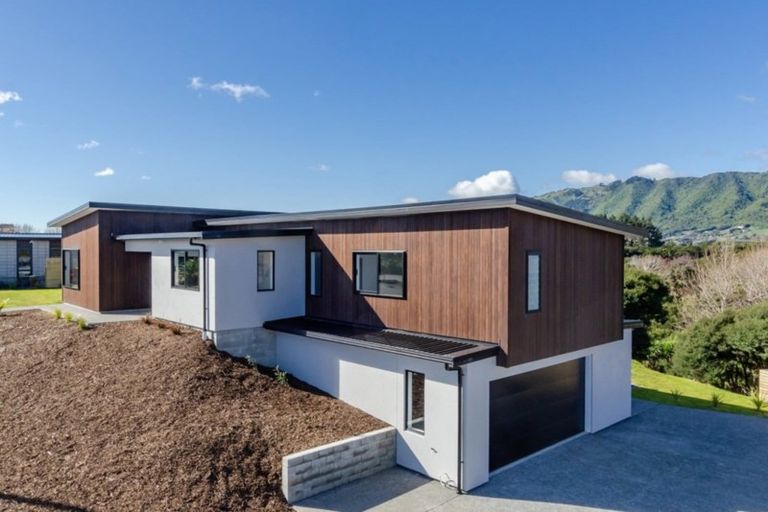 Photo of property in 7 Te Heke Place, Waikanae, 5036