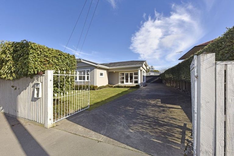 Photo of property in 37 Searells Road, Strowan, Christchurch, 8052