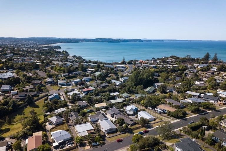 Photo of property in 39b Brian Crescent, Stanmore Bay, Whangaparaoa, 0932