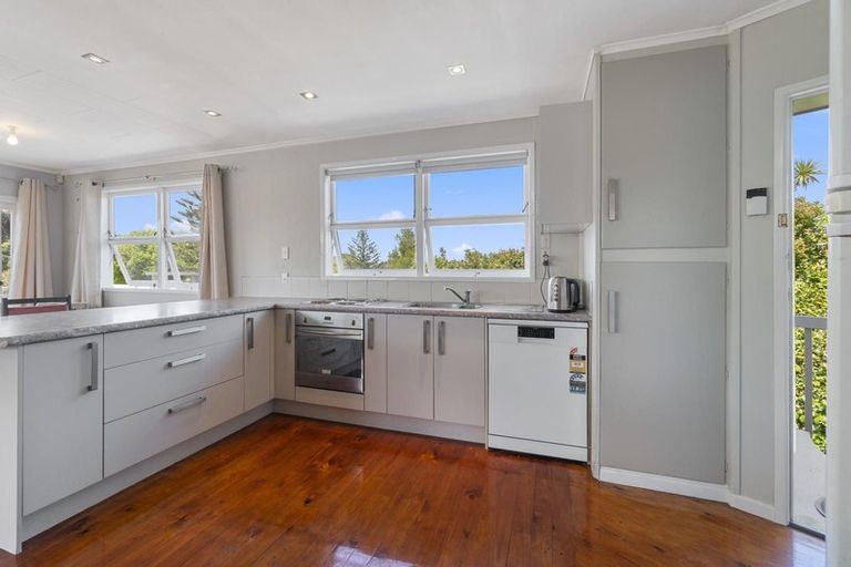 Photo of property in 24 Huruhuru Road, Massey, Auckland, 0614