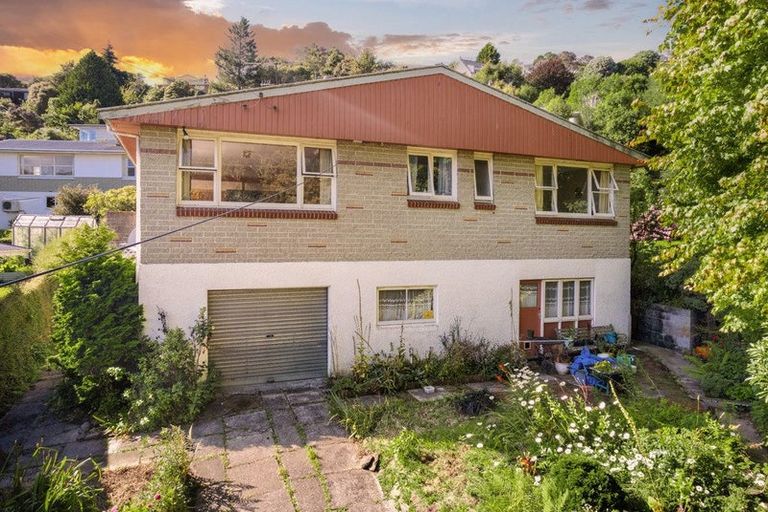 Photo of property in 87 Kaikorai Valley Road, Glenross, Dunedin, 9011