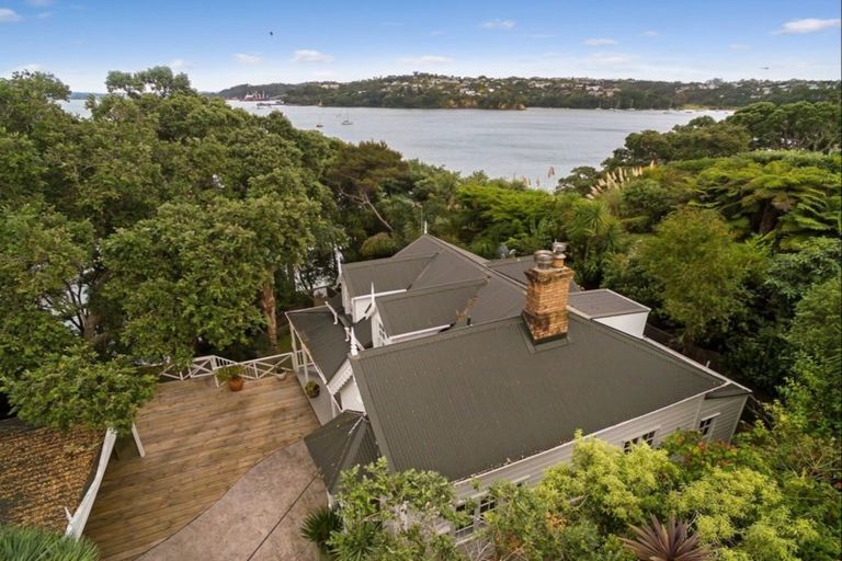 Photo of property in 36 Queen Street, Northcote Point, Auckland, 0627