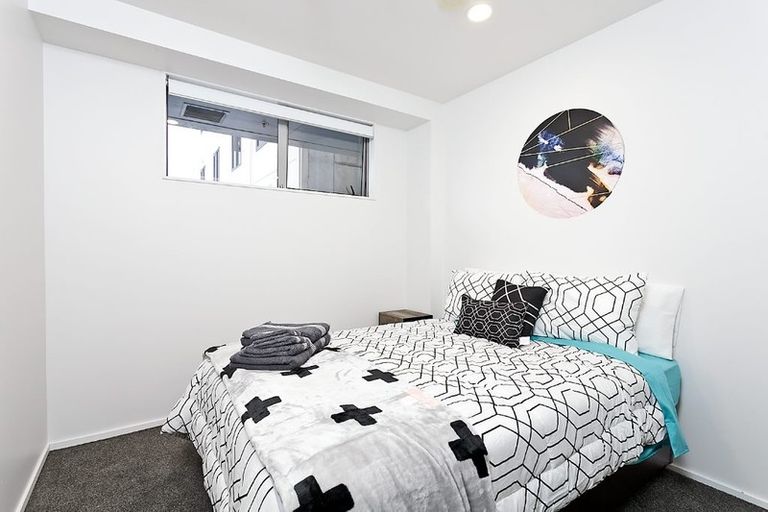 Photo of property in Harvard On Hobson Apartments, 9e/147 Hobson Street, Auckland Central, Auckland, 1010