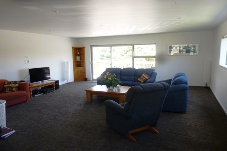 Photo of property in 96 Saddleback Rise, Murrays Bay, Auckland, 0630
